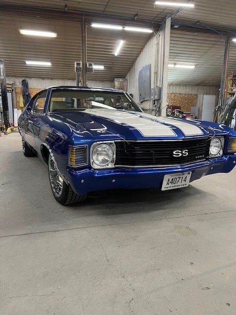 Blue SS coupe, front three-quarter