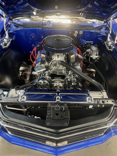 Blue SS coupe, engine bay