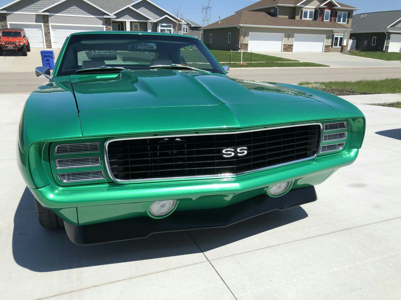Green SS coupe, front
