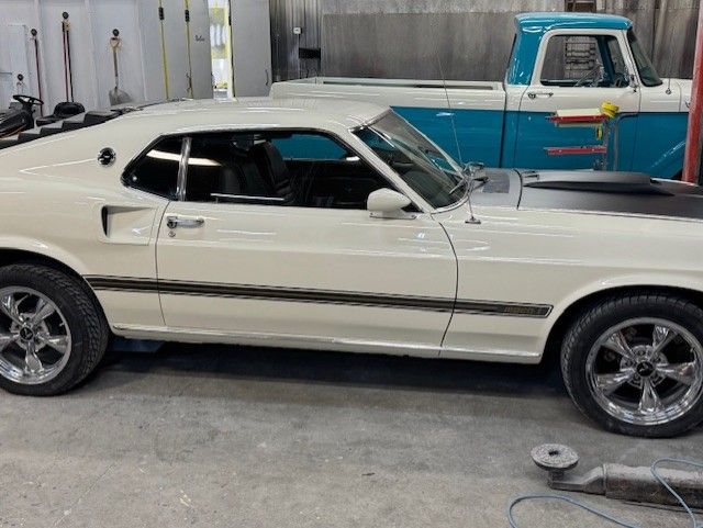 Mustang Mach 1, side profile