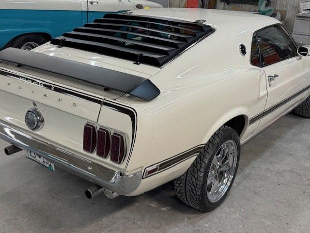 Mustang Mach 1, rear louvers