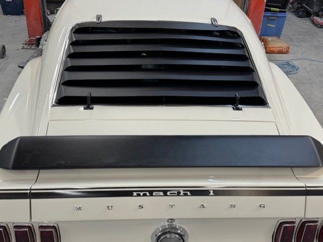 Mustang Mach 1, tail panel