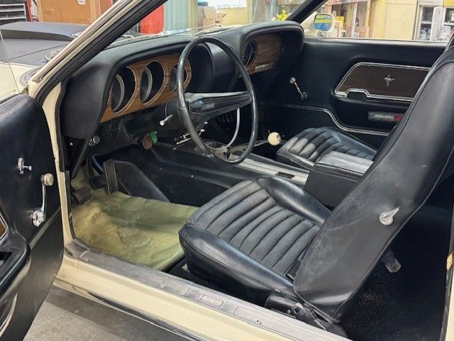 Mustang Mach 1, interior