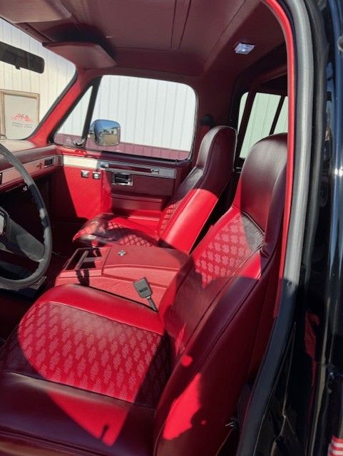 Red diamond-stitch interior