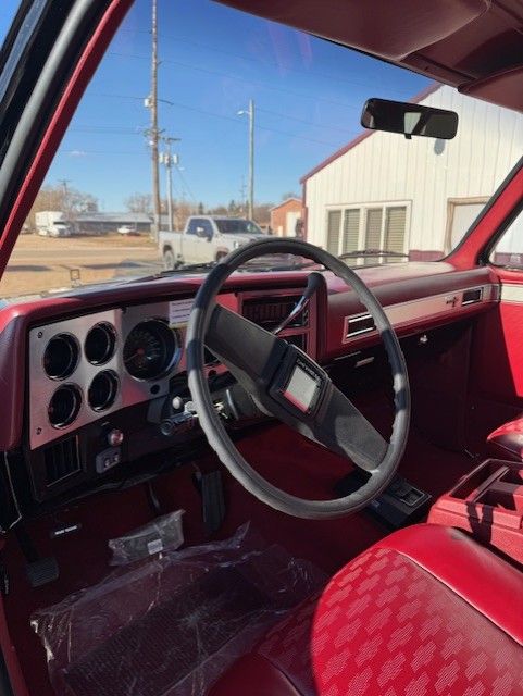 Red interior, dash and wheel